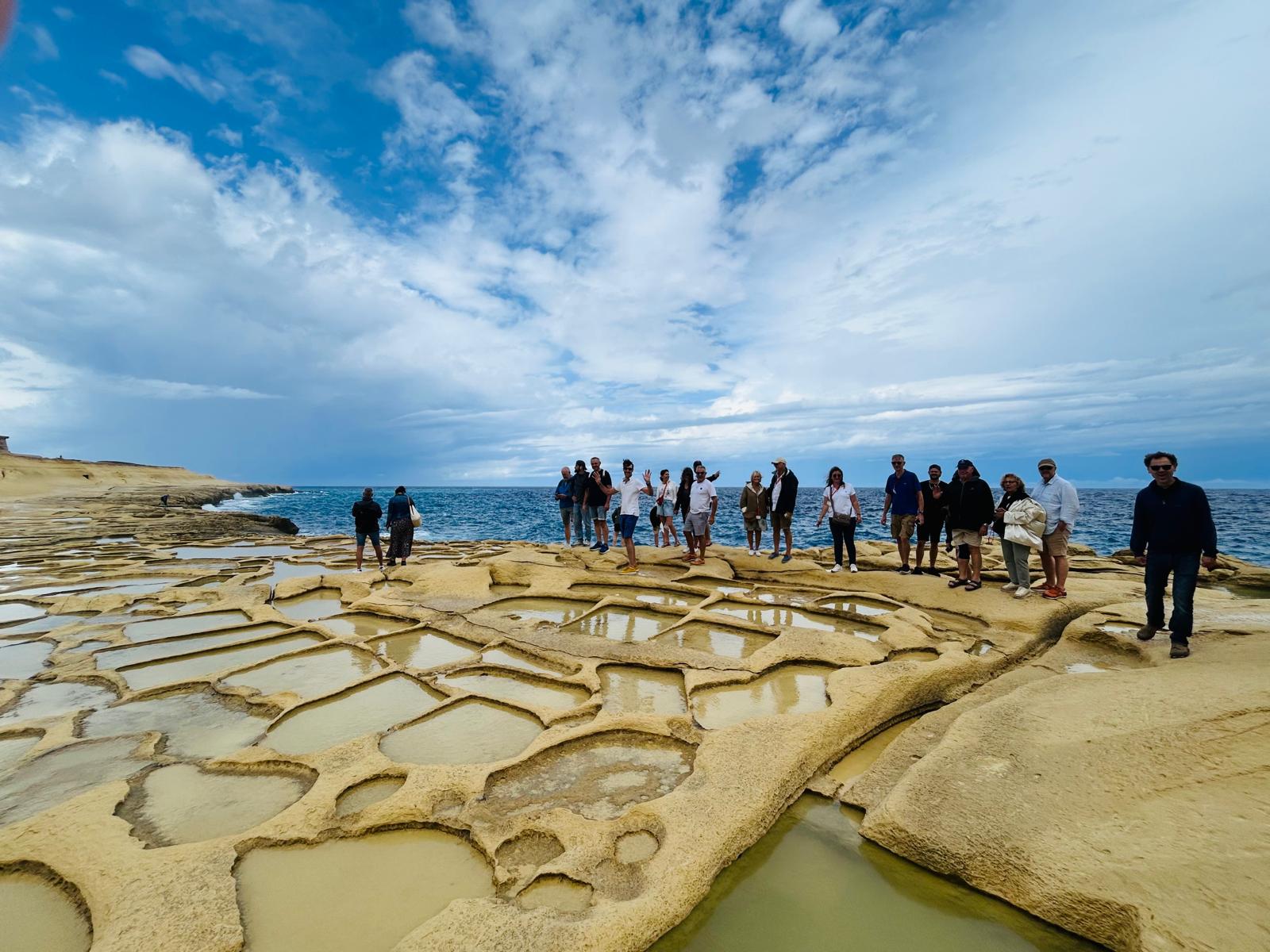 article.image.altText